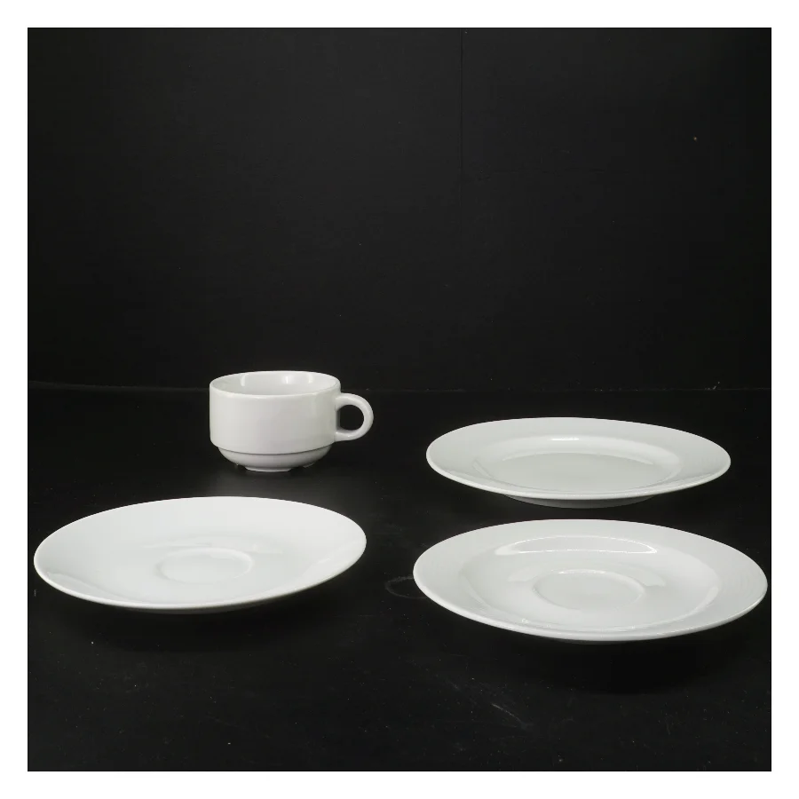 Kaffekop og underkopper fra Blandet (str. Ø 19,16,15 og 9x6 cm)