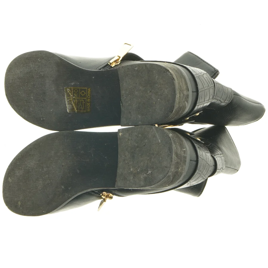 Sort ankelstøvler med spænde fra VRS (str. 37 )