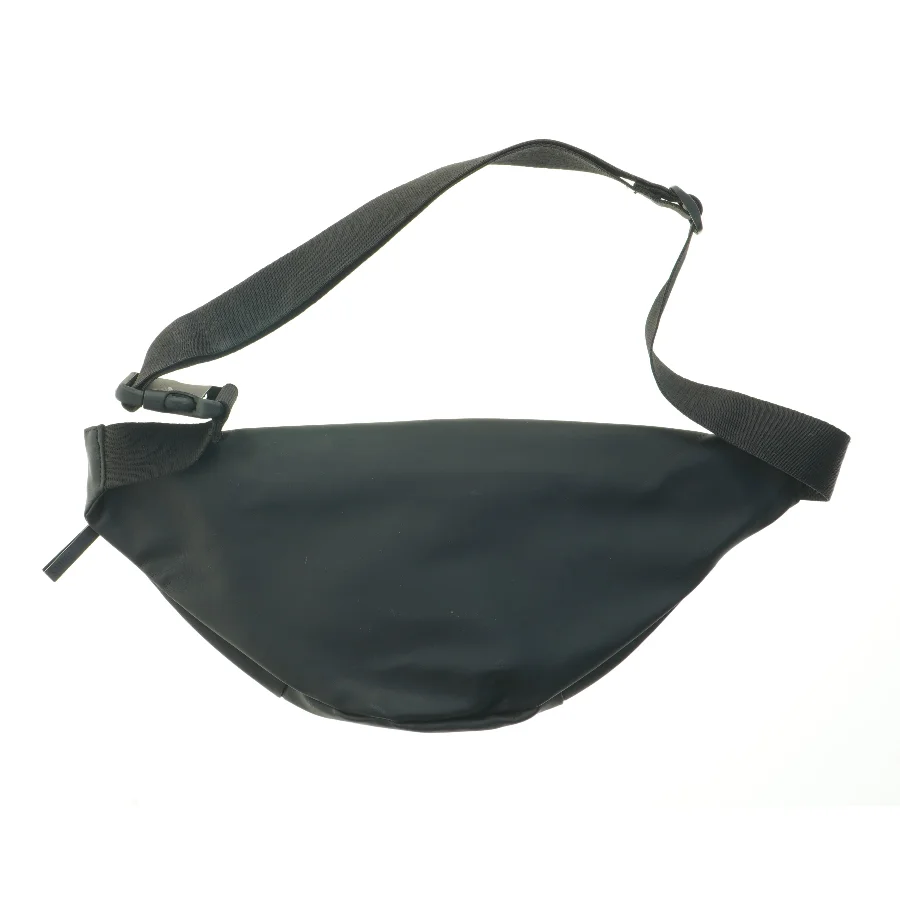 Sort bæltetaske fra Rains (str. 45x20 cm)