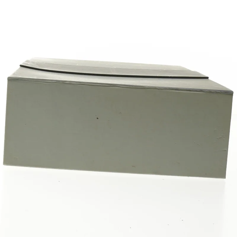 Bestiksæt og porcelæn i gaveæske