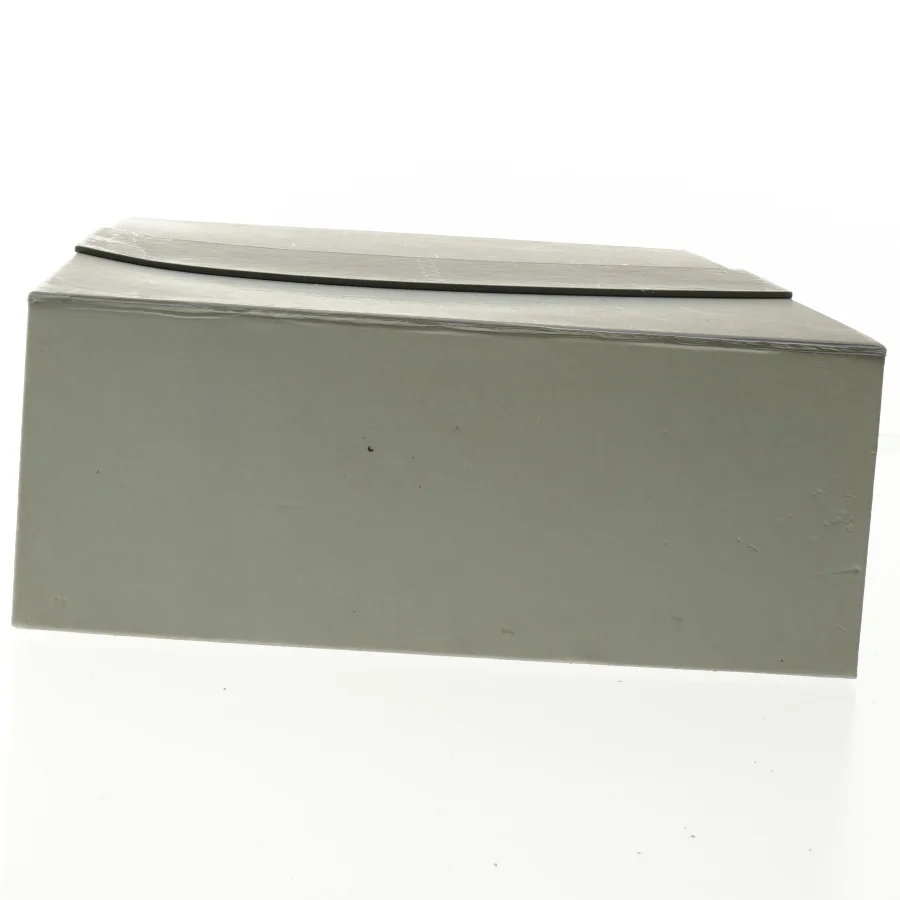 Bestiksæt og porcelæn i gaveæske