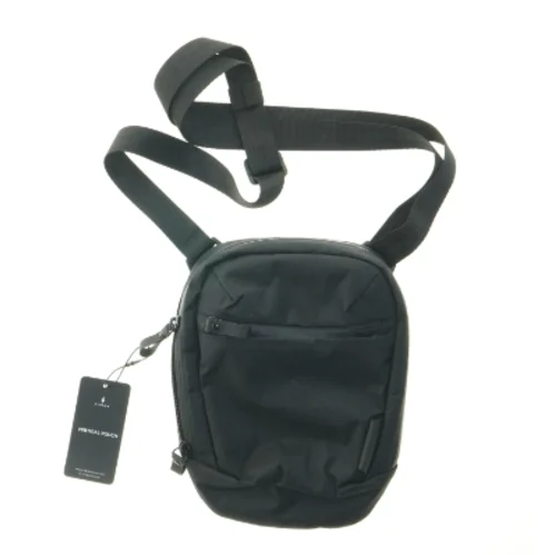 Sort crossbody taske fra Alpaka (str. 25x20 cm)