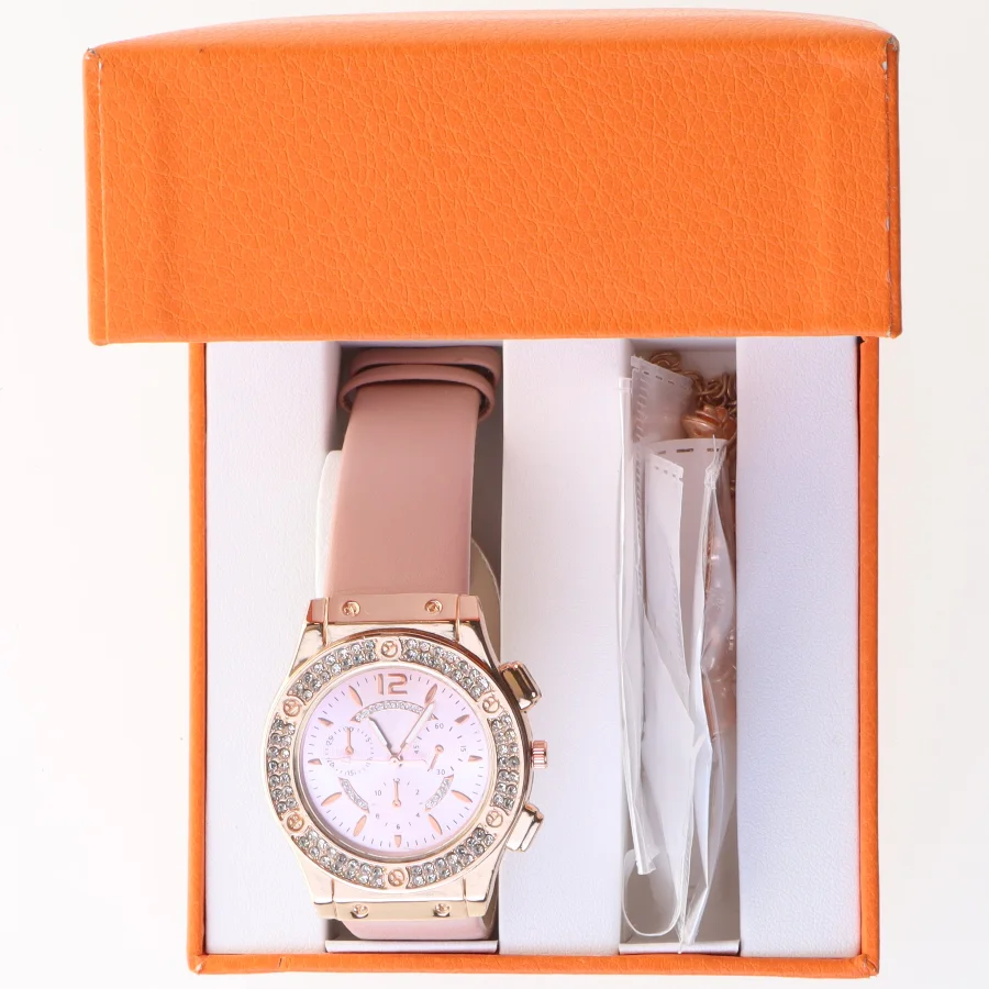 Ur og armbåndssæt (str. ur ø 4,5 cm, armbånd ø 9 cm)