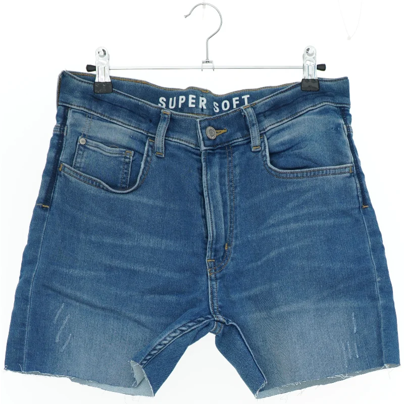 Denim shorts fra H&M (str. 170)