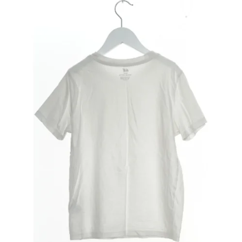 Hvid T-shirt fra H&M (str. 134)