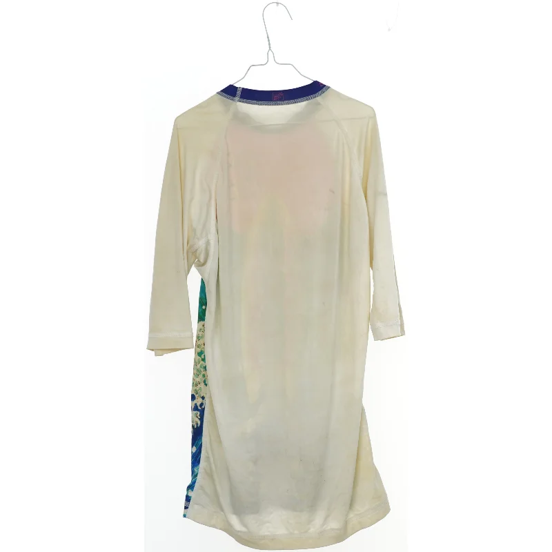 UV-bluse med surfingmotiv fra Sunislove (str. 152)