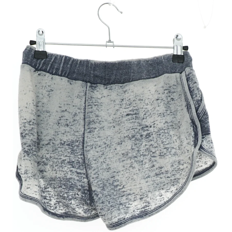 Grå shorts med lommer fra emoi (str. 152)