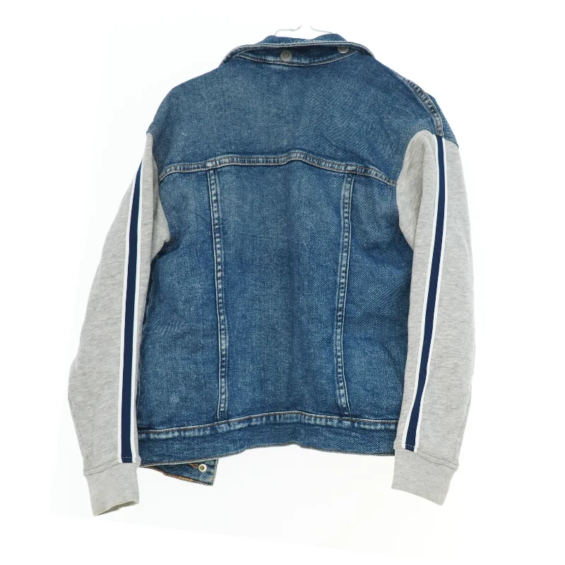 Denim jakke med grå ærmer (str. 134)