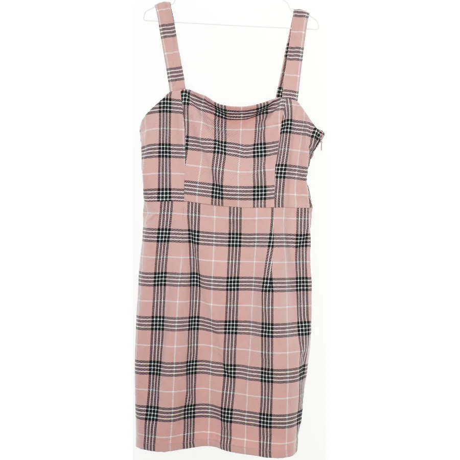 Rosa ternet kjole fra Divided (str. 164)