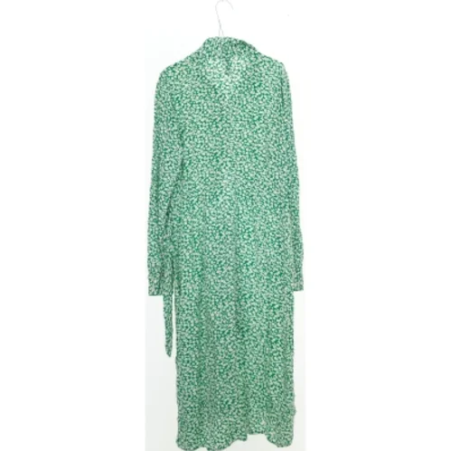 Lang, grøn blomsterkjole med lange ærmer fra Y.a.s (str. XS)