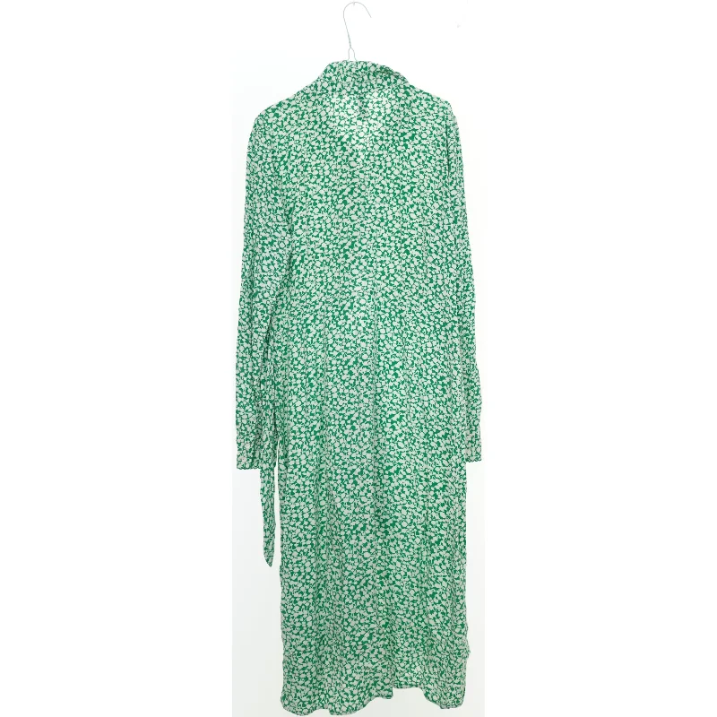 Lang, grøn blomsterkjole med lange ærmer fra Y.a.s (str. XS)