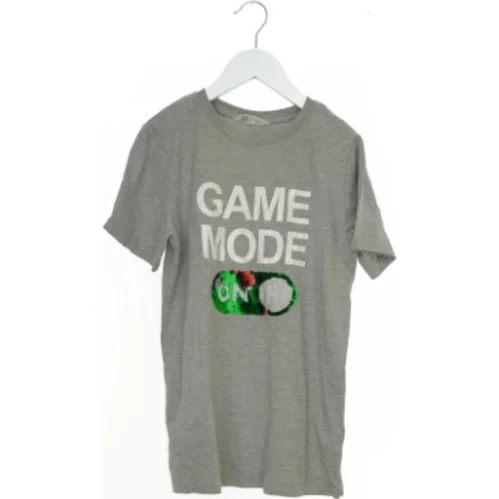 T-Shirt fra H&M (str. 152 cm)