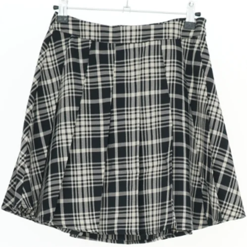 Sort og hvidternet nederdel fra Frakment (str. XS)