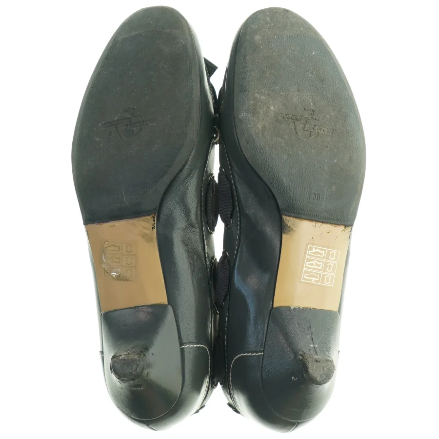 Sorte ballerinasko med sløjfe fra Helene Steensby (str. 38)