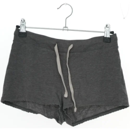 Grå shorts med snøre fra H&M (str. 140)