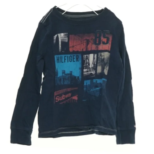 Bluse fra Tommy Hilfiger (str. 104 cm)