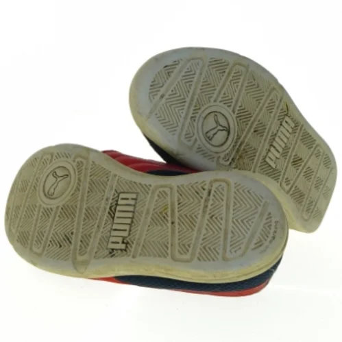 Brugte børnesneakers med velcrolukning fra Puma (str. 33 )