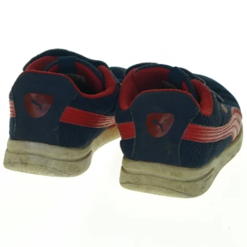 Brugte børnesneakers med velcrolukning fra Puma (str. 33 )