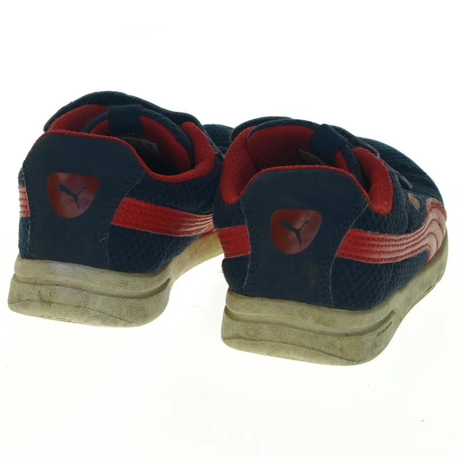 Brugte børnesneakers med velcrolukning fra Puma (str. 33 )