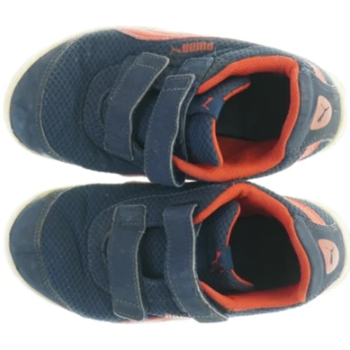Brugte børnesneakers med velcrolukning fra Puma (str. 33 )