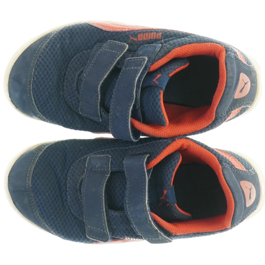 Brugte børnesneakers med velcrolukning fra Puma (str. 33 )