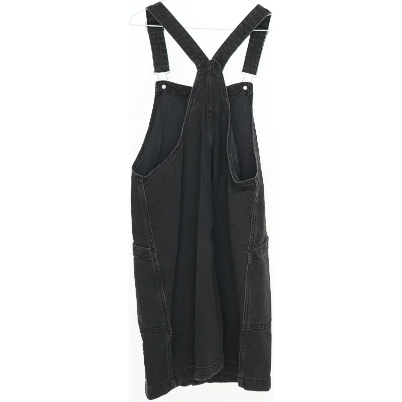 Sort buksedragt fra H&M (str. 146)