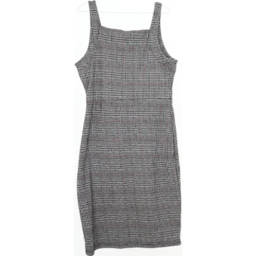 Pinafore kjole med skotsk tern fra Nxt (str. 164)