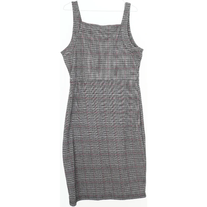 Pinafore kjole med skotsk tern fra Nxt (str. 164)