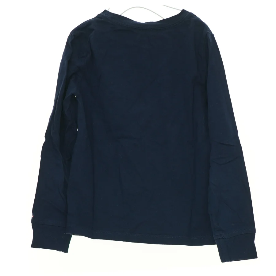 Bluse fra Tommy Hilfiger (str. 104 cm)