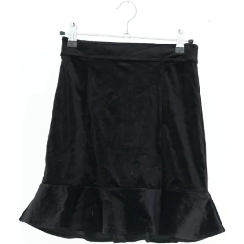 Sort nederdel med flæsekant fra H&M (str. S)