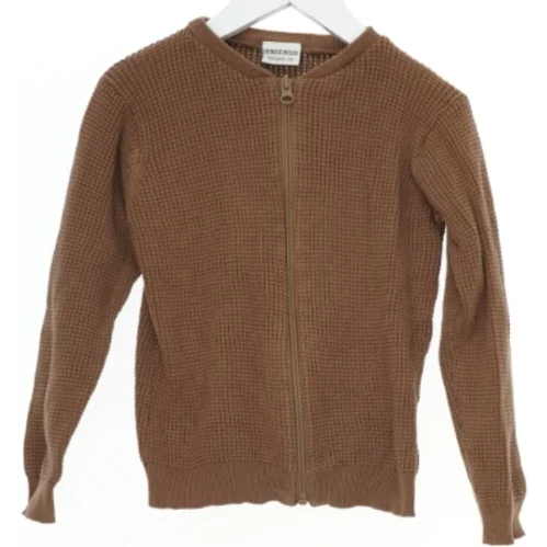 Brun cardigan med lynlås fra Friends (str. 122)