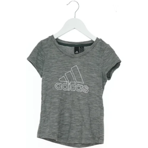Grå Adidas T-shirt fra Adidas (str. 128)