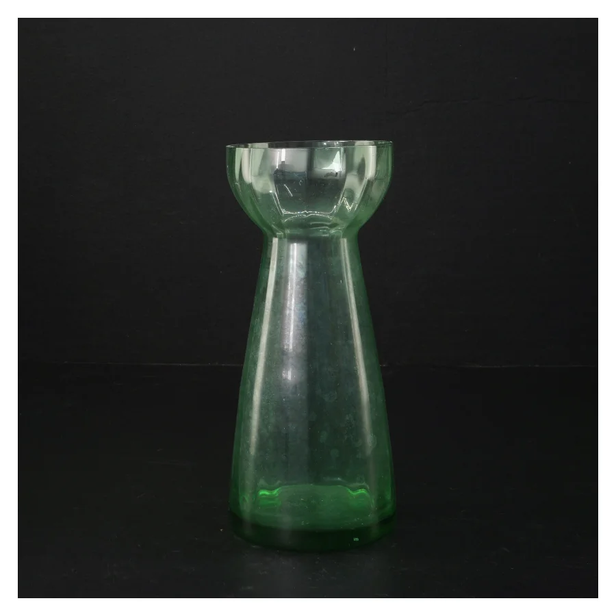 Grøn glasvase (str. H 18 cm, ø 8 cm)
