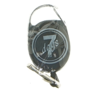 Sort nøglering med udtrækkelig snor fra 7 Days (str. 6 cm)