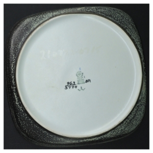 Vintage sort og hvid keramikfad 964-3774 fra Royal Copenhagen (str. 21,5 cm)