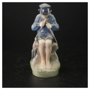 Figur 905 fra Royal Copenhagen (str. 18 cm)