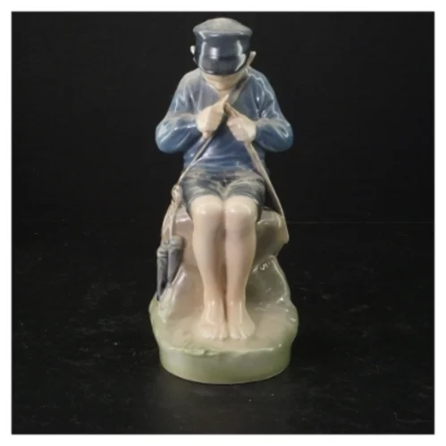 Figur 905 fra Royal Copenhagen (str. 18 cm)