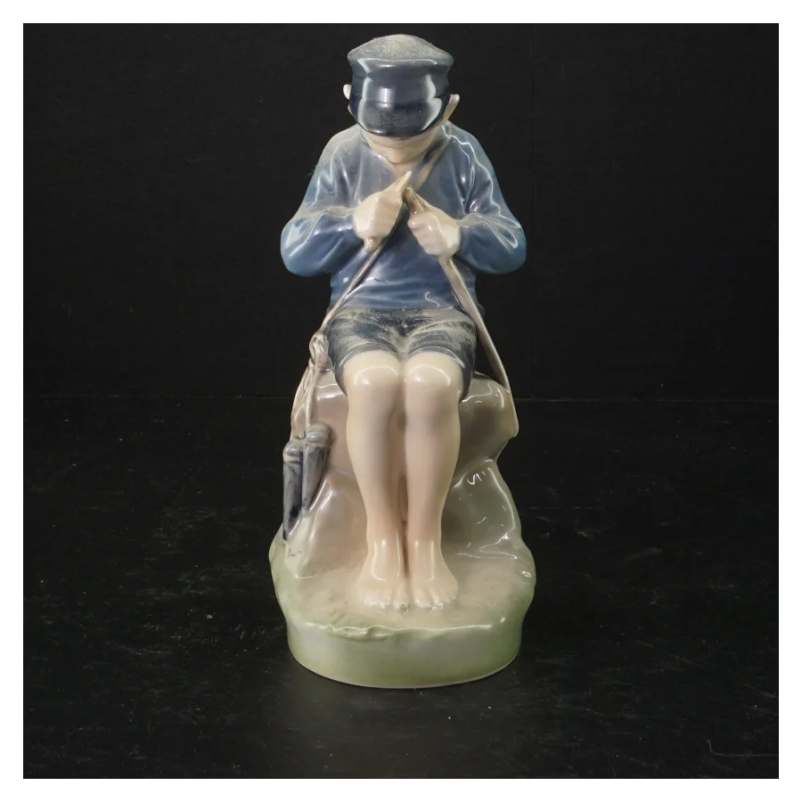 Figur 905 fra Royal Copenhagen (str. 18 cm)