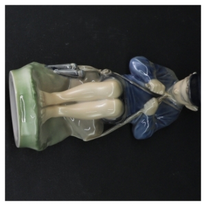 Figur 905 fra Royal Copenhagen (str. 18 cm)