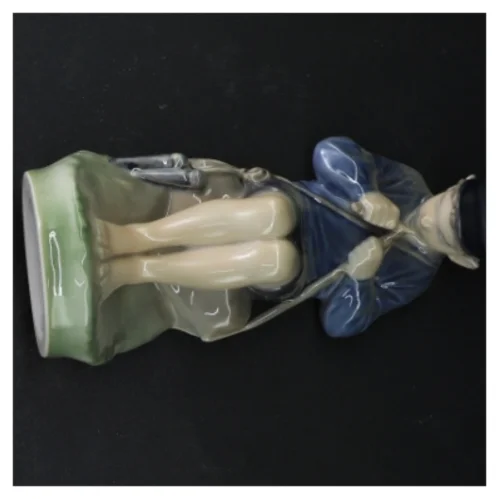 Figur 905 fra Royal Copenhagen (str. 18 cm)