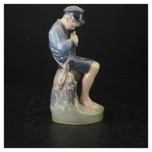Figur 905 fra Royal Copenhagen (str. 18 cm)