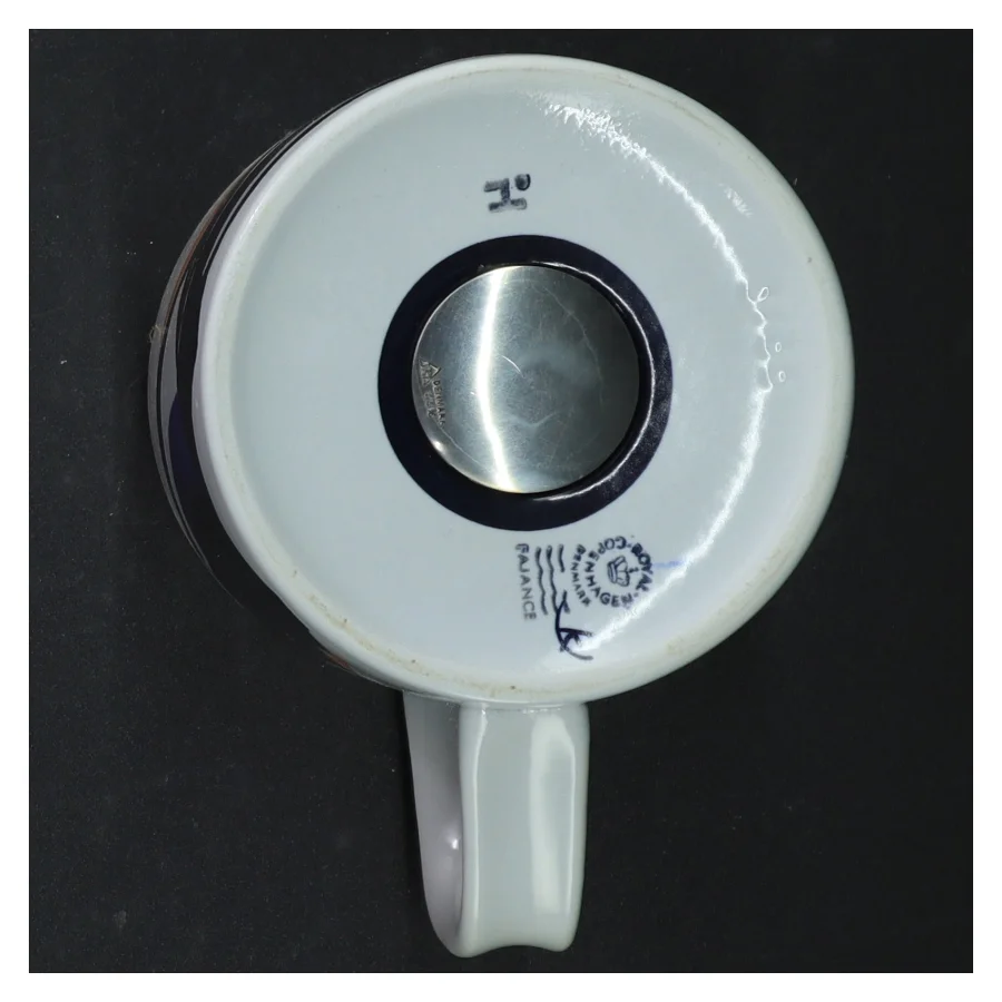 Krus med abstrakt design 1982 fra Royal Copenhagen (str. H 12 cm)