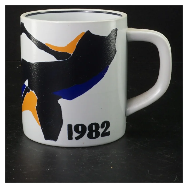 Krus med abstrakt design 1982 fra Royal Copenhagen (str. H 12 cm)