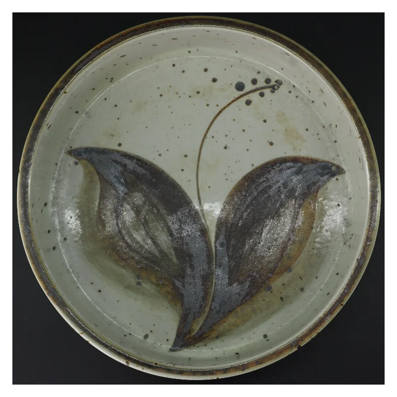 Keramikfad med bladmotiv fra søholm (str. Ø 31 cm)