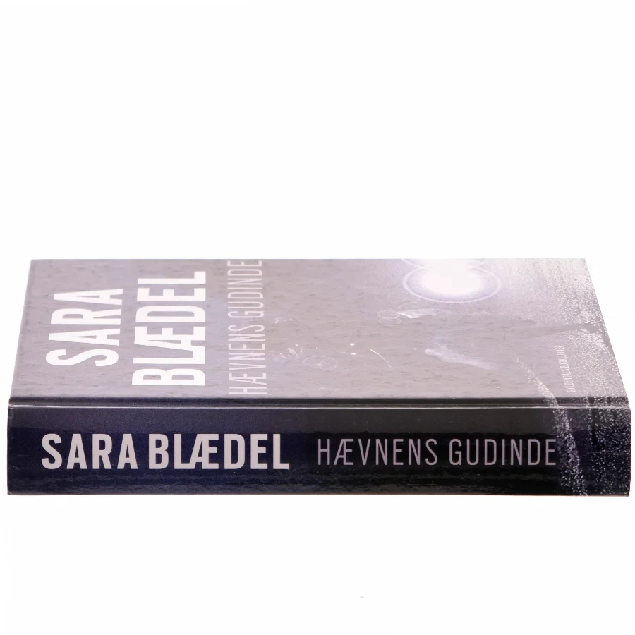 Hævnens gudinde : krimi af Sara Blædel (Bog)