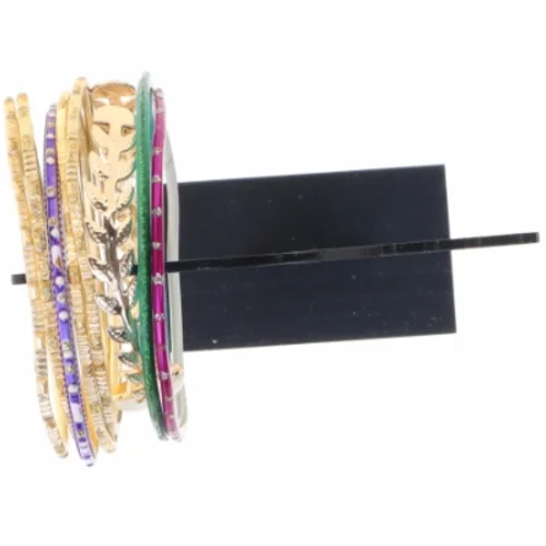 Diverse armbånd (str. Diameter 6 og en halv cm)