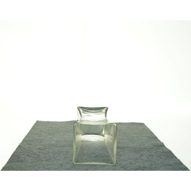 Gennemsigtig glasvase (str. 20 x 10 cm)