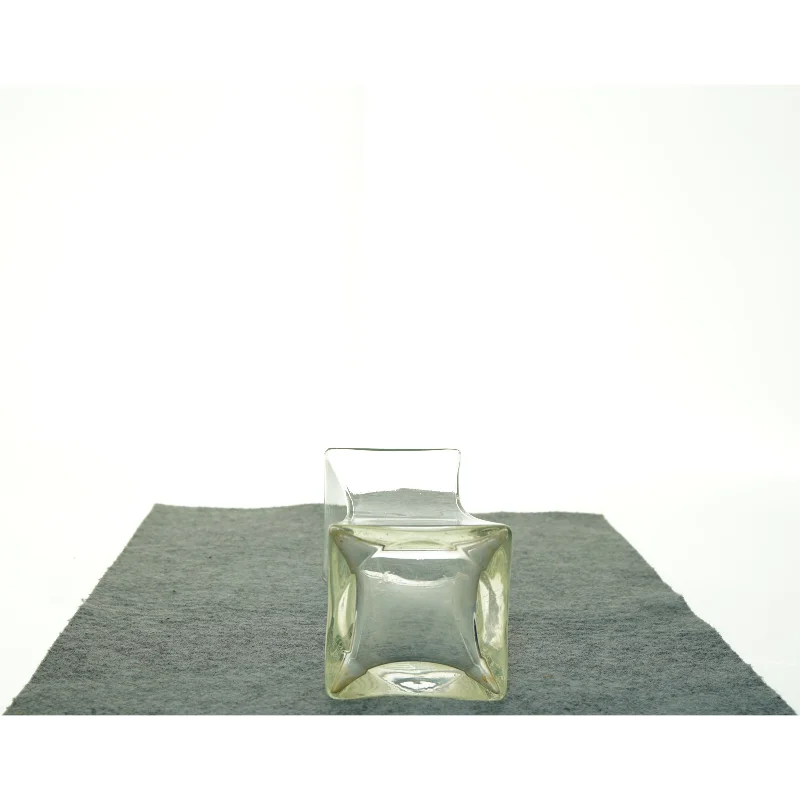 Gennemsigtig glasvase (str. 20 x 10 cm)