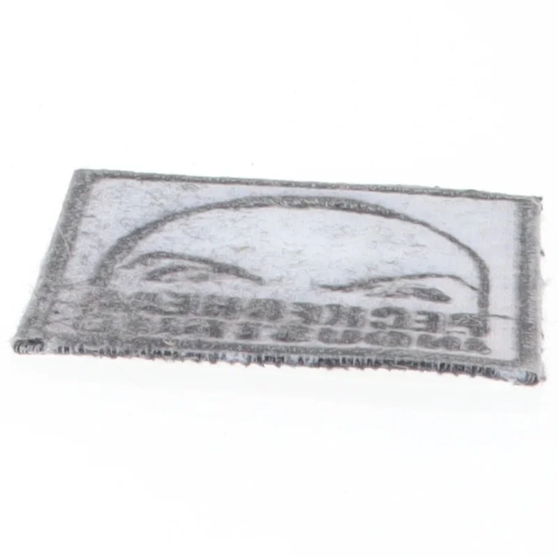 Stofmærke med logo (str. 6 x 6 cm)