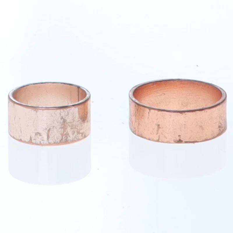 Kobberfarvede ringe (str. En komma 5 x nul komma 8 og en komma 8 x nul komma 7 sådan cm)